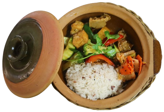 Geschwenkte Seitan Würfel mit Tofu, Gemüse Butter und Sate Soße